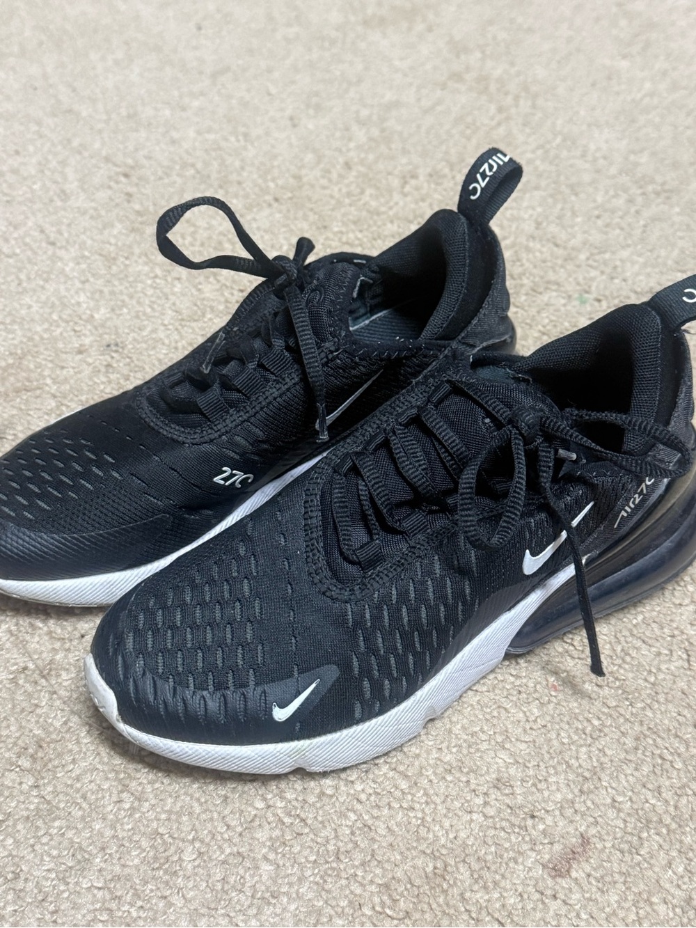Nike Kids' Air Max 270 Black/White Athletic Shoes size 4